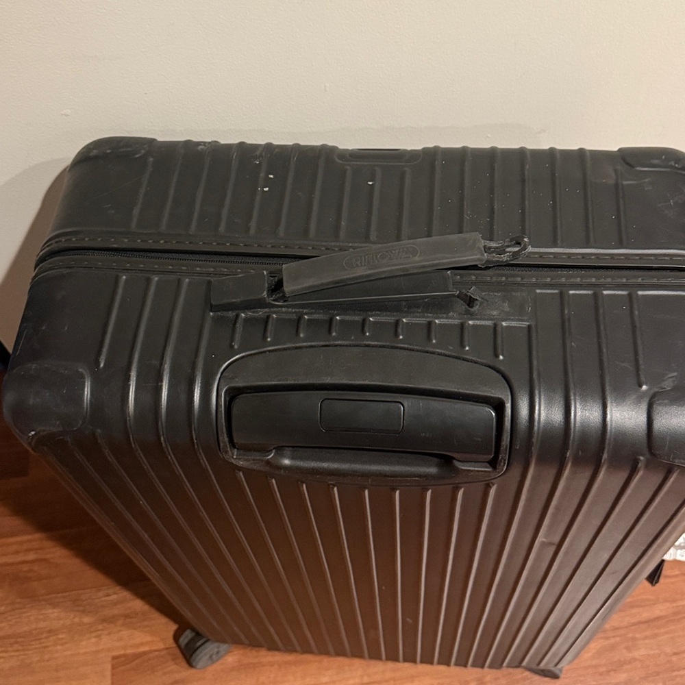 Matte Black Rimowa Suitcase broken handle